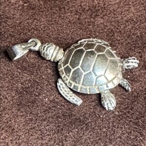 Silver TURTLE pendant .2 ounces articulated 925 🐈‍⬛